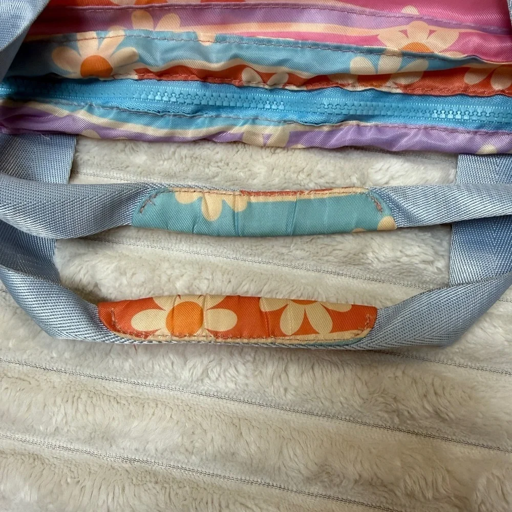 Katydid: Colorful Floral / Daisy, Girls / Womens Overnight Tote Bag